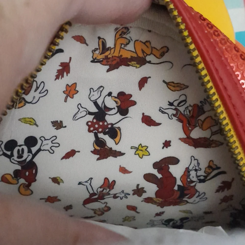 NWT Loungefly Disney Minnie Sequins Fall Bag - Picture 8 of 8